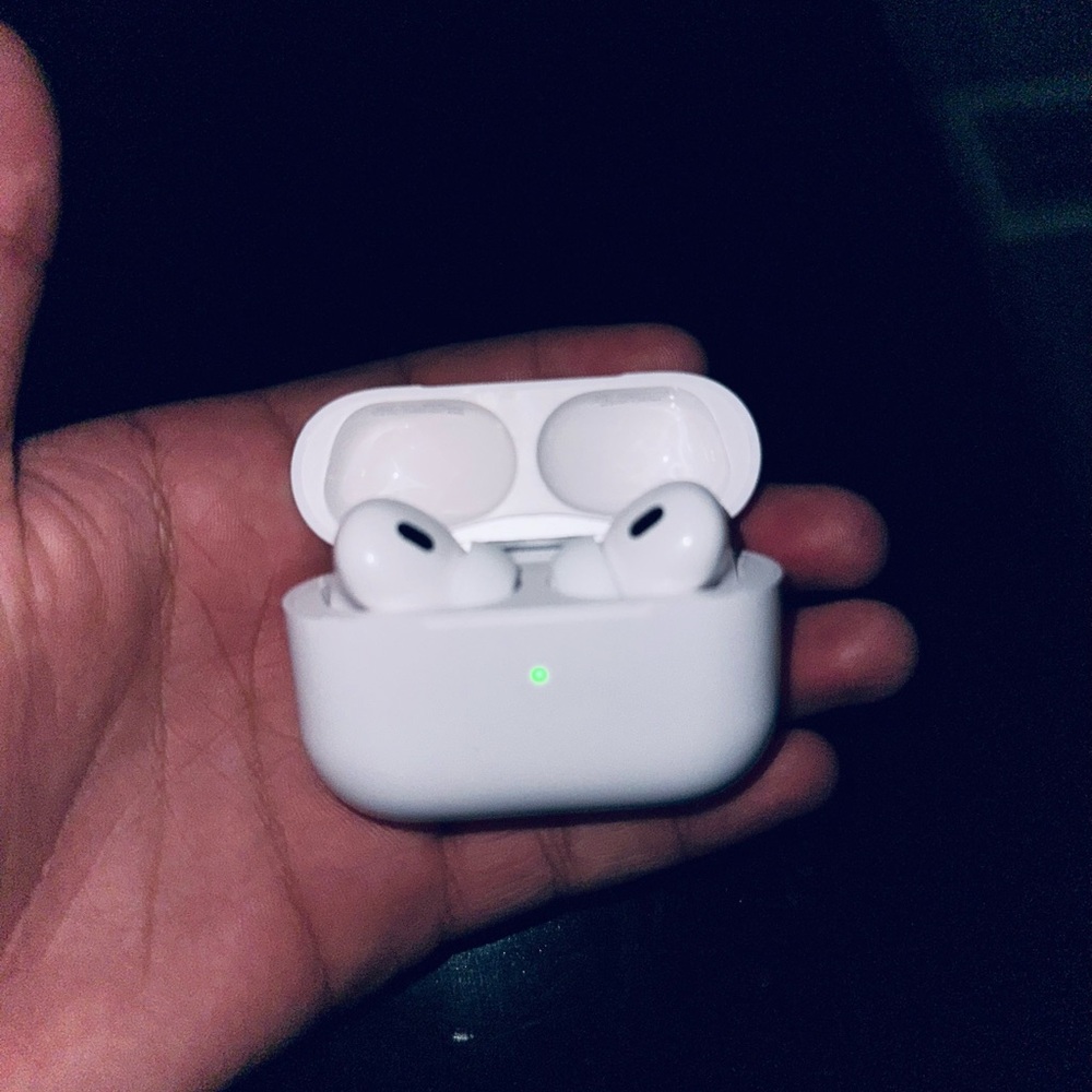 Apple AirPods 2 pro in White Box - Picture 2 of 2